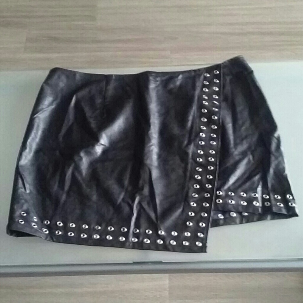 Forever 21 plus size women's leather skirt
